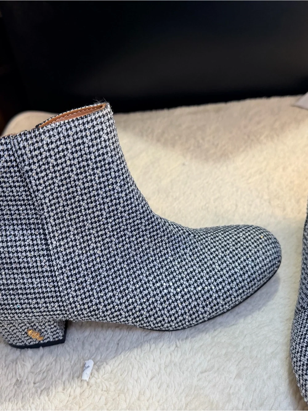 943. NEW  NO BOX Kurt Geiger Gray Tweed Ankle Boots